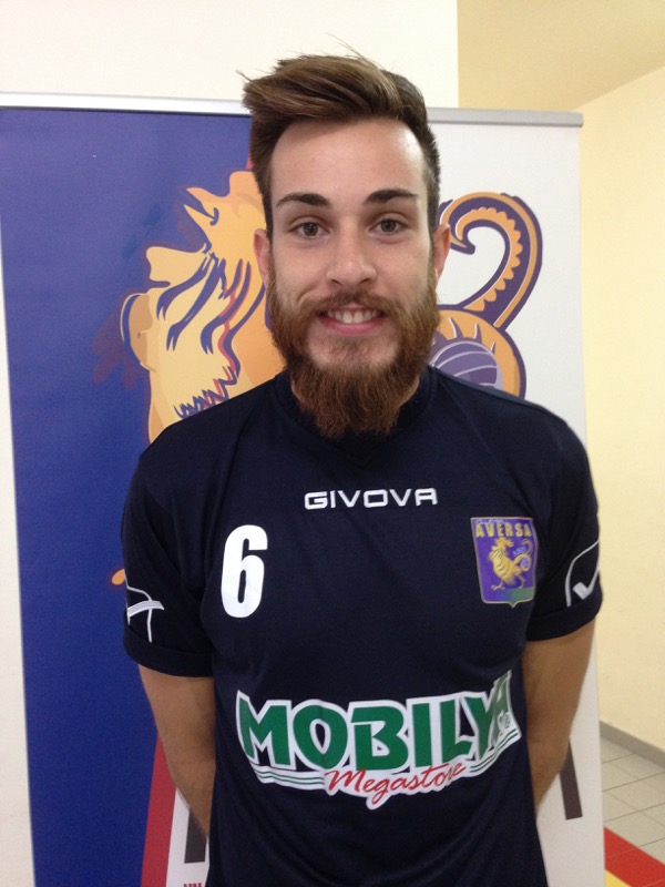 Cesare Gradi è un concentrato di grinta e determinazione: “Orgoglioso di vestire la maglia della Mobilya Aversa. Vogliamo vincere con tutti i nostri tifosi”