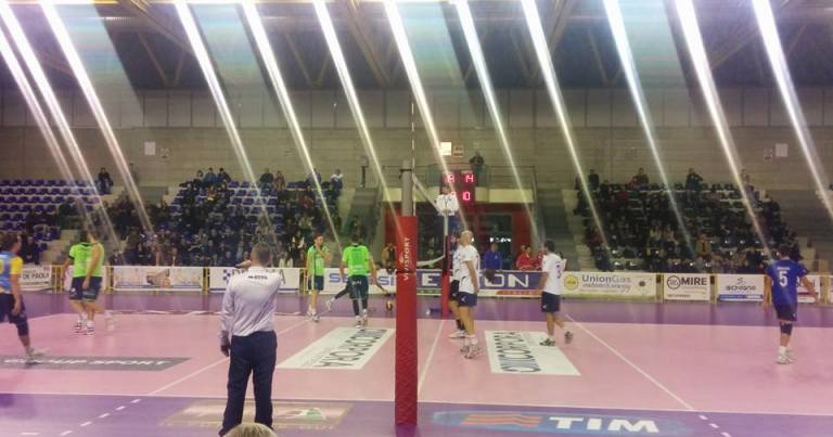 La Exton Volleyball Aversa torna alla vittoria. Volley Elettrosud Brolo battuto 3-0