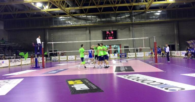 La Mobilya Aversa mostra muscoli ed anima. Il Cinquefrondi lotta e si batte ma cade 3-1